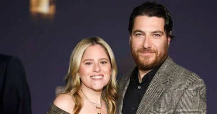 Adam Pally- Age, Height, Net Worth, Wife, Career