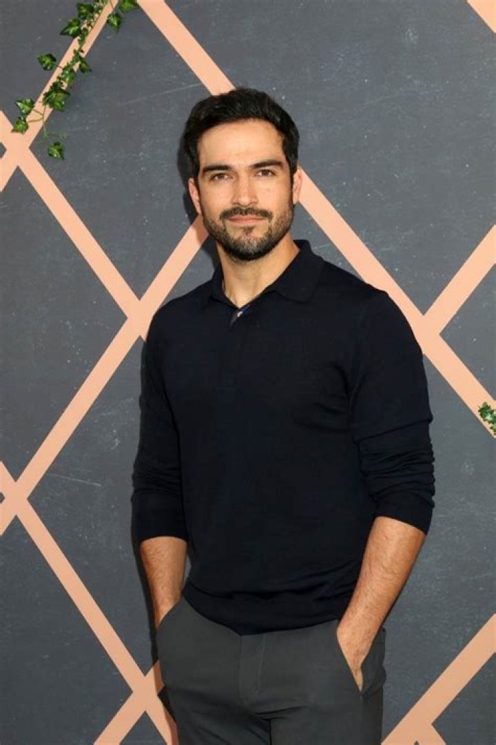 Alfonso Herrera | Bio, Age, Net Worth, Relationship, Career