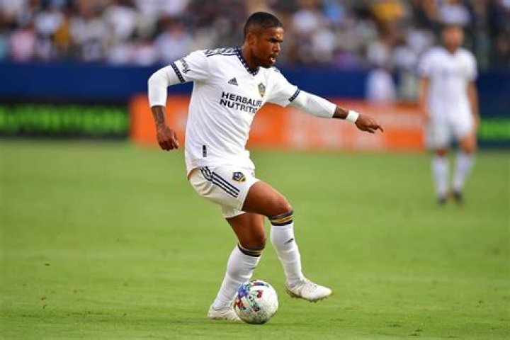 Douglas Costa