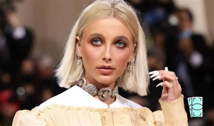 Emma Chamberlain- Net worth, Zodiac, Height, Height, Boyfriend, Career