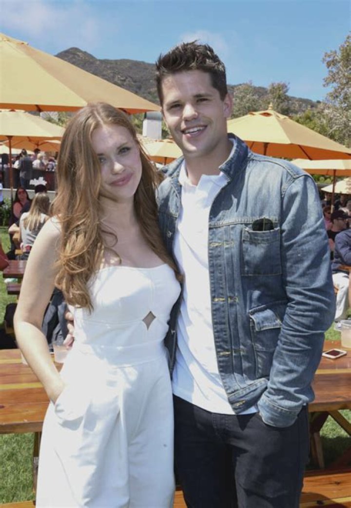 Holland Roden- Boyfriend, Love Life, Dating, Net Worth