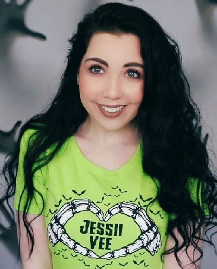 Jessii Vee Bio, Age, Net Worth, Career