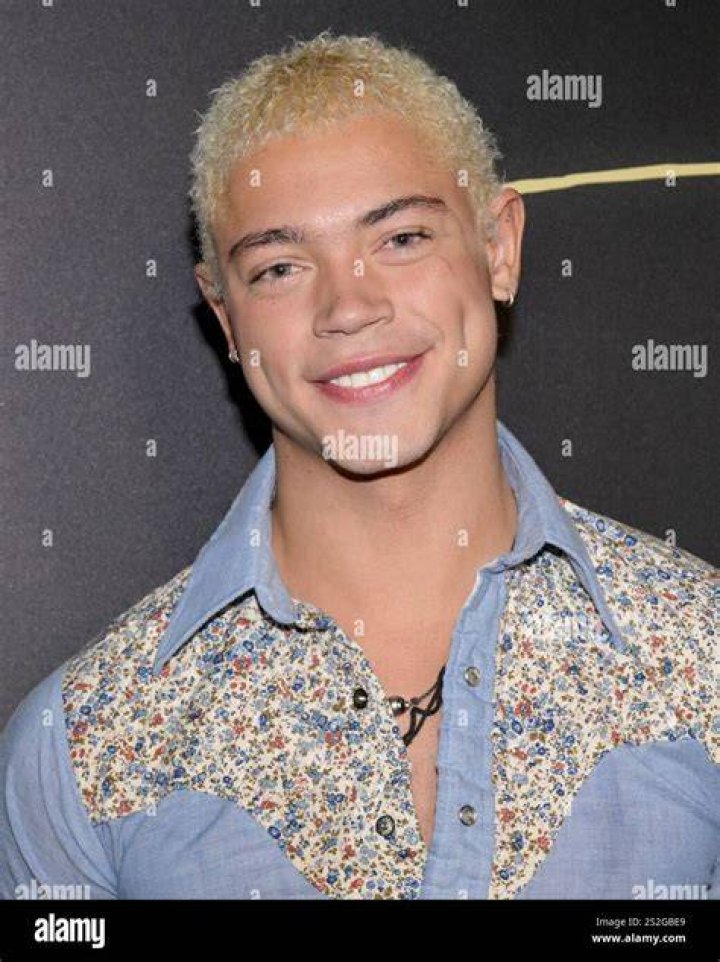 Kahlil Beth- Wiki, Height, Net Worth, Girlfriend, Dating