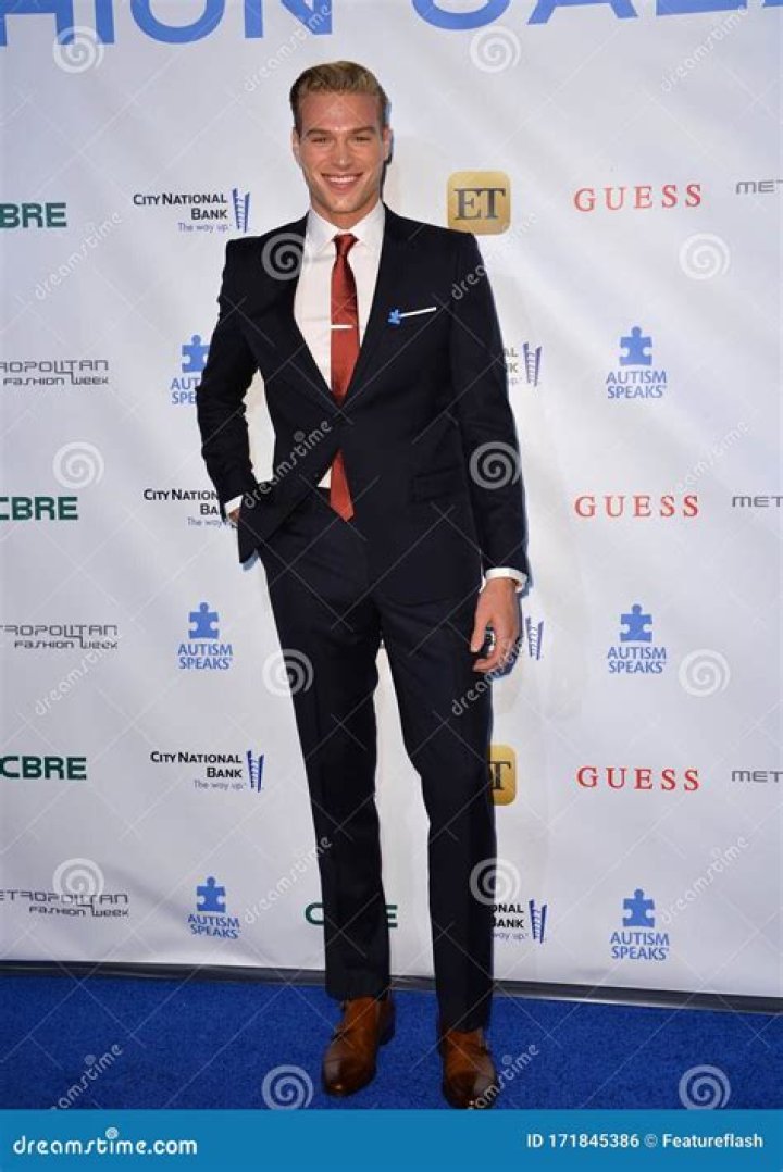 Matthew Noszka- Bio, Girlfriend, Height, Career, Net Worth