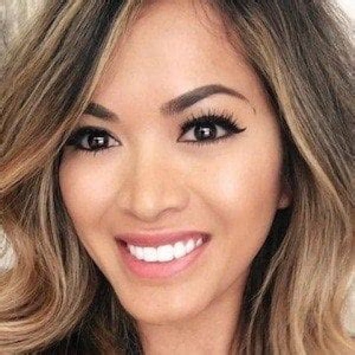 Sarah (TwoSuperSisters)