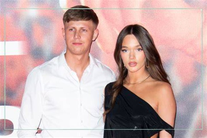 Taylor Tomlinson- Boyfriend, Height, Net Worth, Career, Nationality