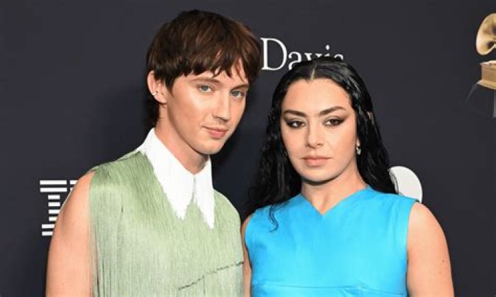 The Truth About Troye Sivan Sexuality And His Boyfriend