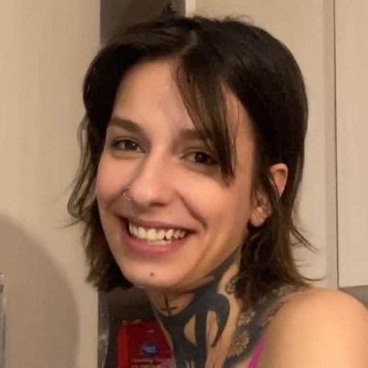 What Is Roma Army (Chloe Sunderland) Gender?