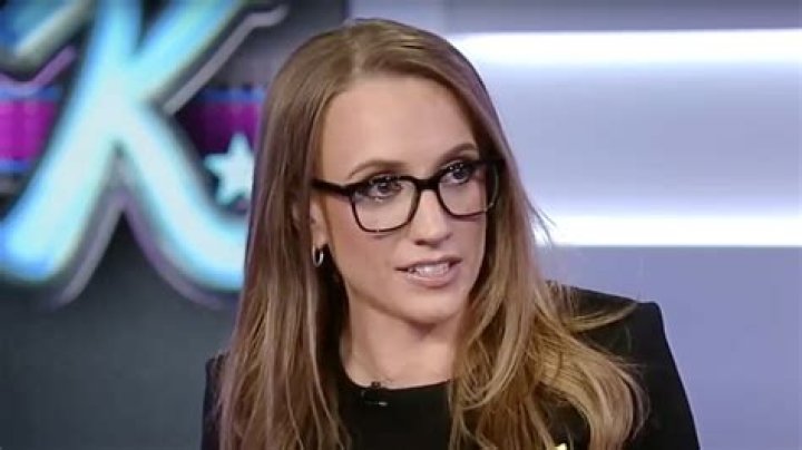 What’s The Matter With Kat Timpf Legs? Surgical Update: Prior To And Following